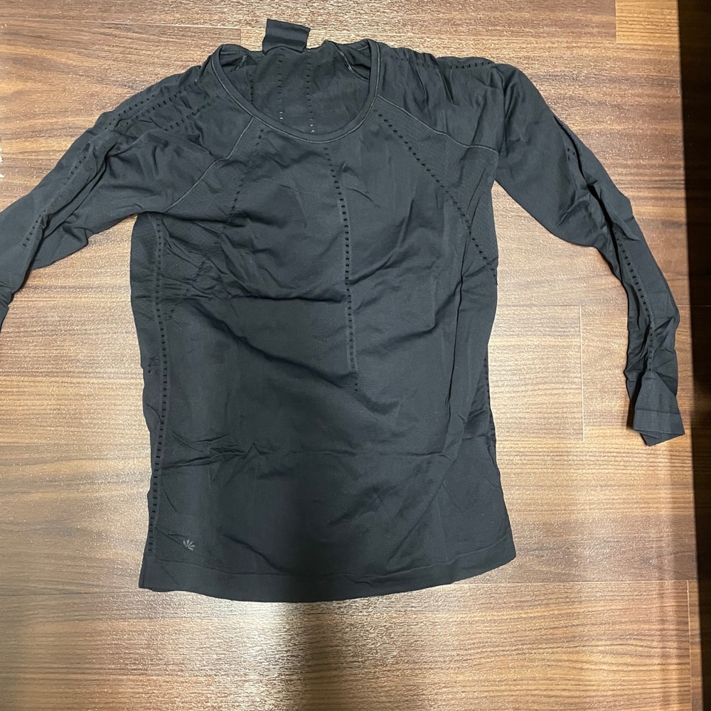 Long sleeve black workout top.
